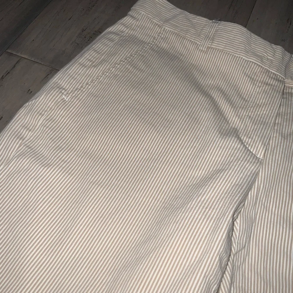 Theory Tan & White Pinstripe Cotton Bermuda Shorts Pockets Size 6